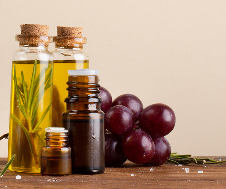 close-up-bottles-with-oil-pills-table1.jpg